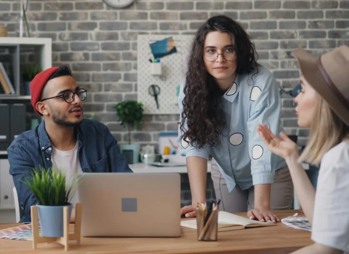 Kutunun Dışında Düşünür, Dijitali Yönetiriz.